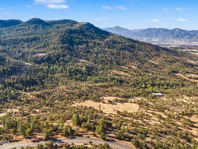 6590 Hillcrest Road, Medford, OR 97504