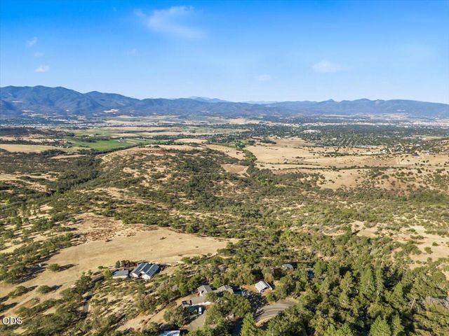 6590 Hillcrest Road, Medford, OR 97504