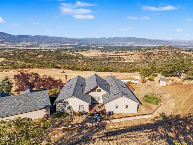6590 Hillcrest Road, Medford, OR 97504