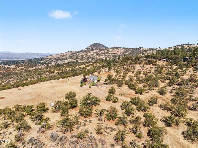 6590 Hillcrest Road, Medford, OR 97504