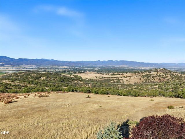 6590 Hillcrest Road, Medford, OR 97504
