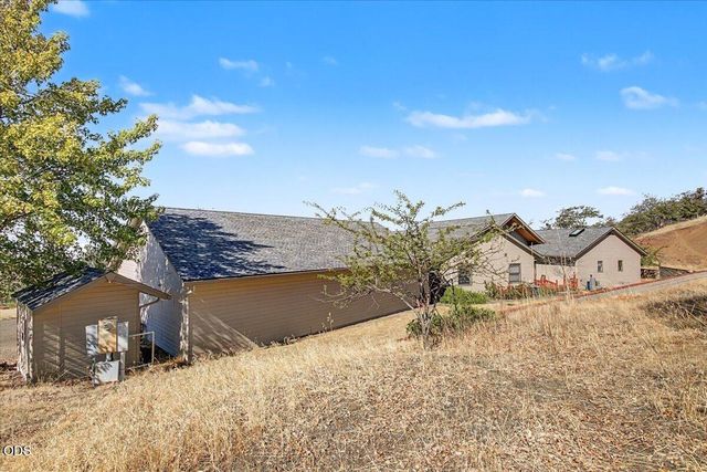6590 Hillcrest Road, Medford, OR 97504