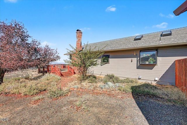 6590 Hillcrest Road, Medford, OR 97504