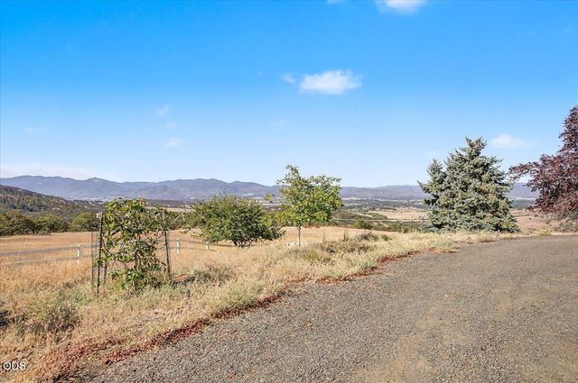 6590 Hillcrest Road, Medford, OR 97504