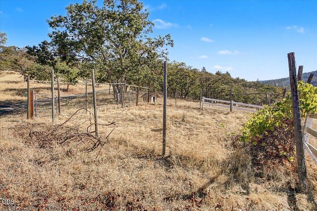 6590 Hillcrest Road, Medford, OR 97504