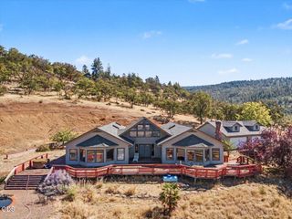 6590 Hillcrest Road, Medford, OR 97504
