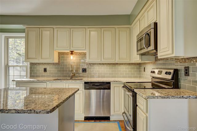 27180 Martindale Road, Lyon Charter Township, MI 48165