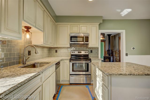 27180 Martindale Road, Lyon Charter Township, MI 48165