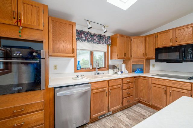 2836 SHOREWOOD DRIVE, Oshkosh, WI 54901