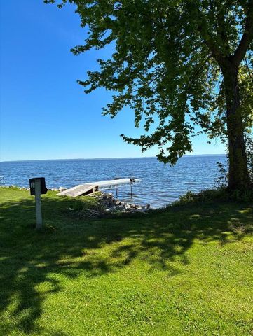 2836 SHOREWOOD DRIVE, Oshkosh, WI 54901