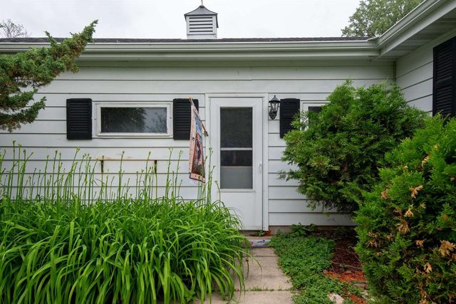 2836 SHOREWOOD DRIVE, Oshkosh, WI 54901