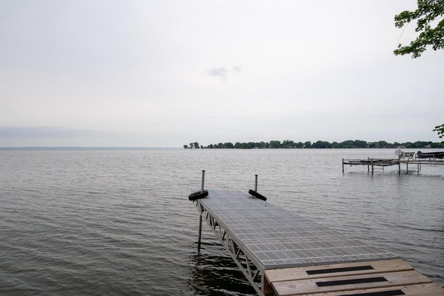 2836 SHOREWOOD DRIVE, Oshkosh, WI 54901