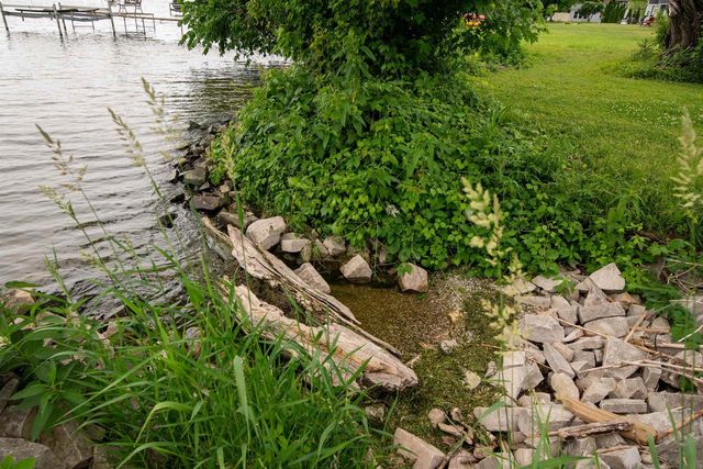 2836 SHOREWOOD DRIVE, Oshkosh, WI 54901