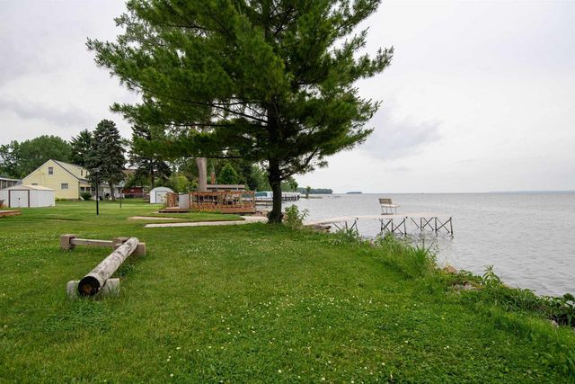 2836 SHOREWOOD DRIVE, Oshkosh, WI 54901