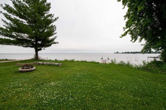 2836 SHOREWOOD DRIVE, Oshkosh, WI 54901