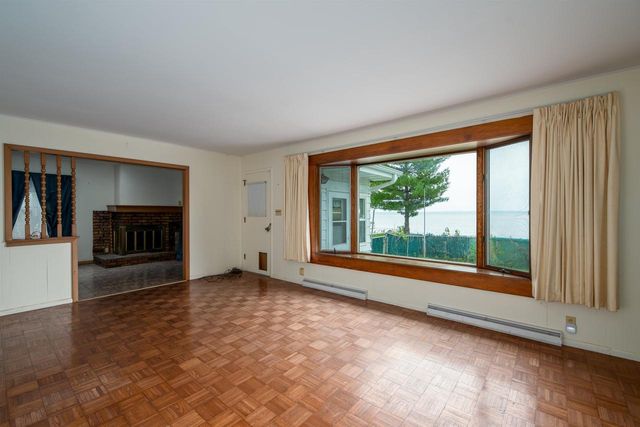 2836 SHOREWOOD DRIVE, Oshkosh, WI 54901