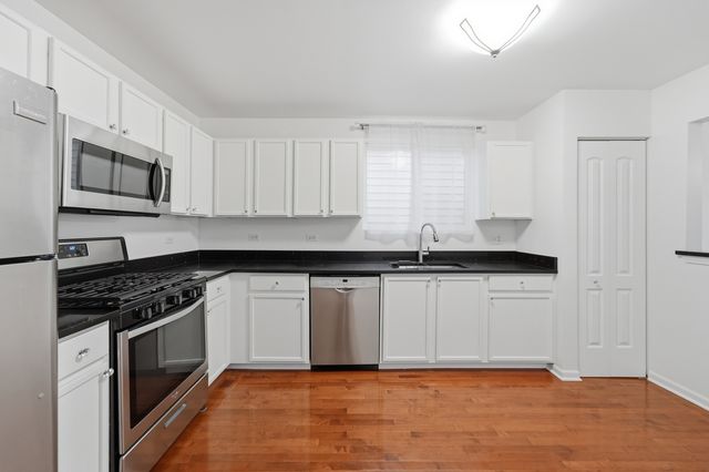 640 Four Seasons Boulevard 640, Aurora, IL 60504