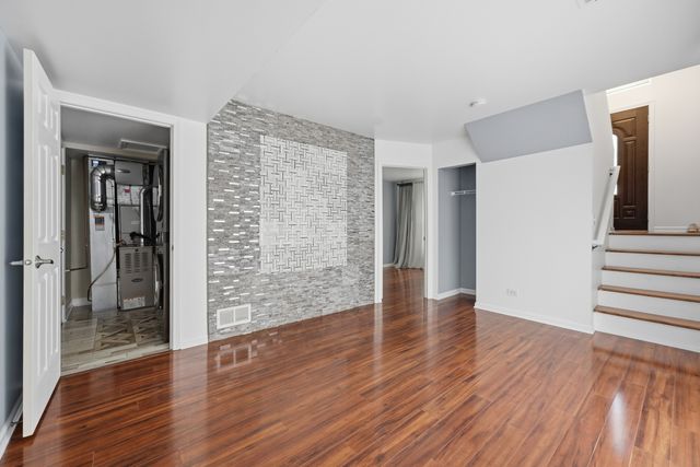 640 Four Seasons Boulevard 640, Aurora, IL 60504