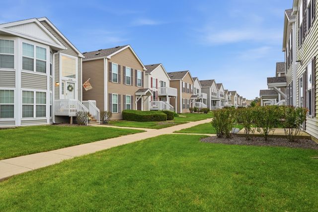 640 Four Seasons Boulevard 640, Aurora, IL 60504