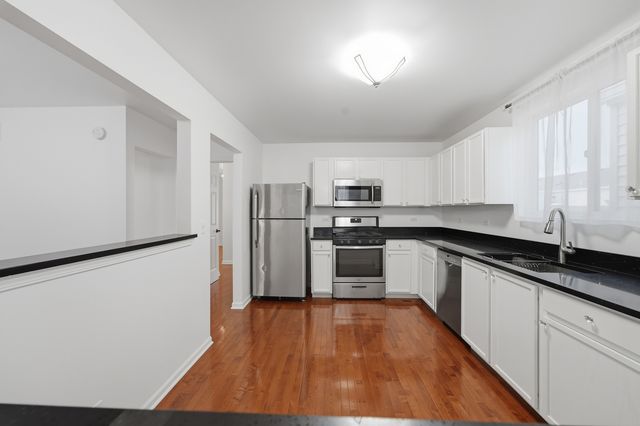 640 Four Seasons Boulevard 640, Aurora, IL 60504