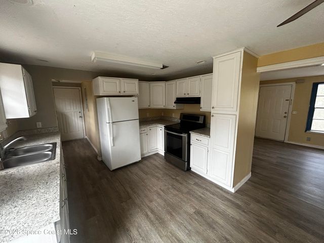 208 Sawyer Street SW, Palm Bay, FL 32908