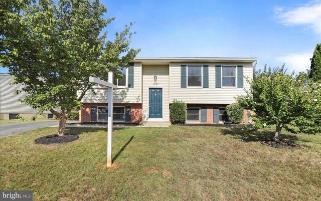 1337 CEDARWOOD DR, Hagerstown, MD 21742