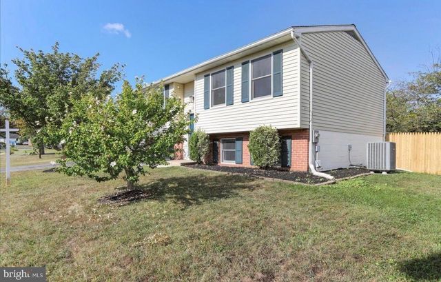 1337 CEDARWOOD DR, Hagerstown, MD 21742