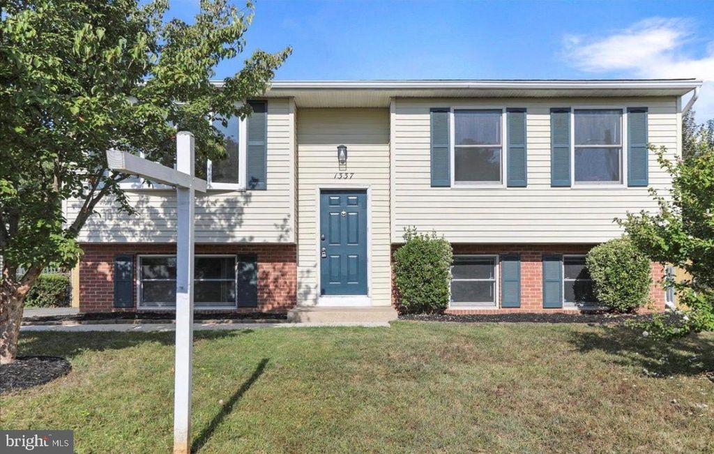 1337 CEDARWOOD DR, Hagerstown, MD 21742