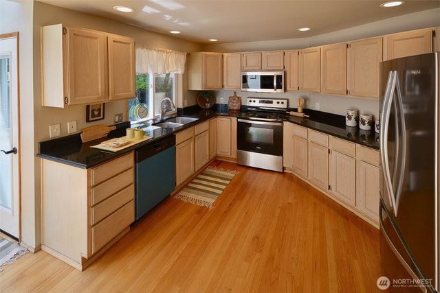 185 Eagle Ridge Drive E, Puyallup, WA 98374