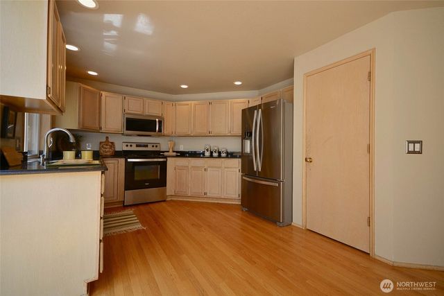 185 Eagle Ridge Drive E, Puyallup, WA 98374