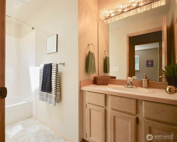 185 Eagle Ridge Drive E, Puyallup, WA 98374