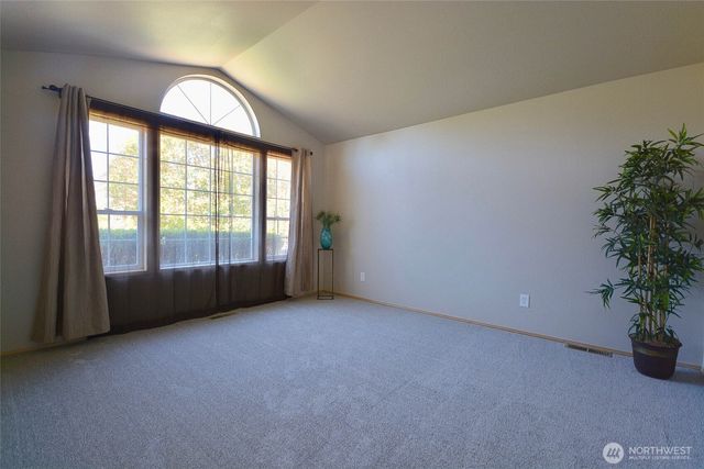 185 Eagle Ridge Drive E, Puyallup, WA 98374
