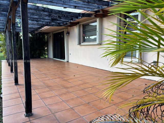 9730 SW 5th St, Miami, FL 33174