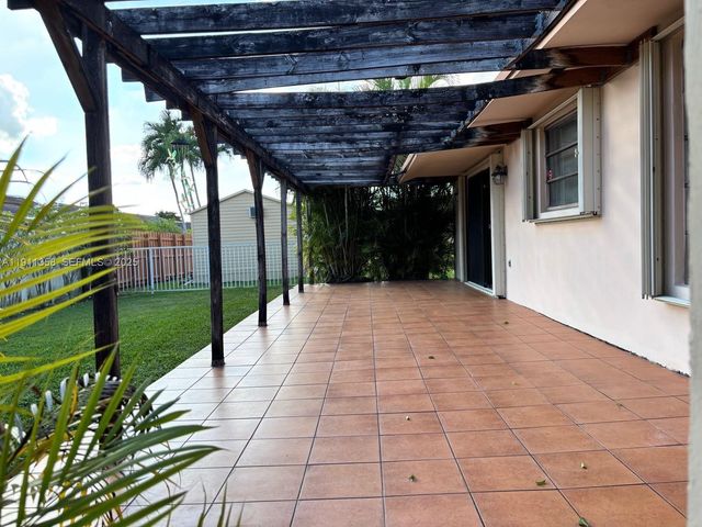 9730 SW 5th St, Miami, FL 33174