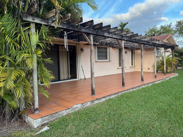 9730 SW 5th St, Miami, FL 33174