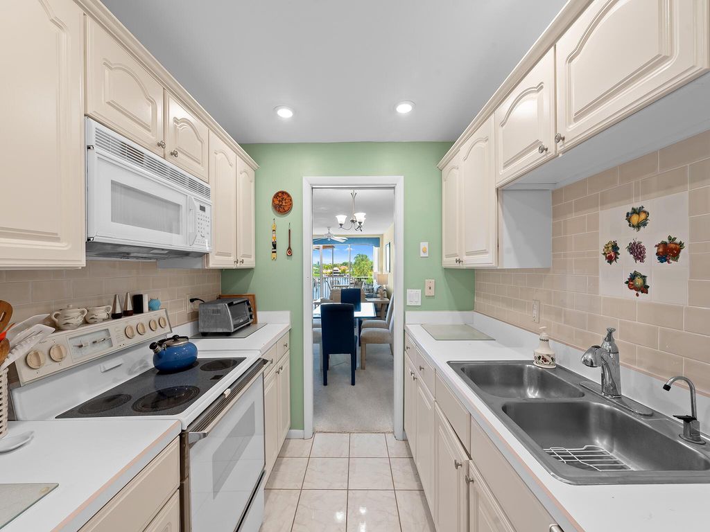 Image 9 of property listing at 3100 S Ocean Boulevard 4140, Highland Beach, FL 33487