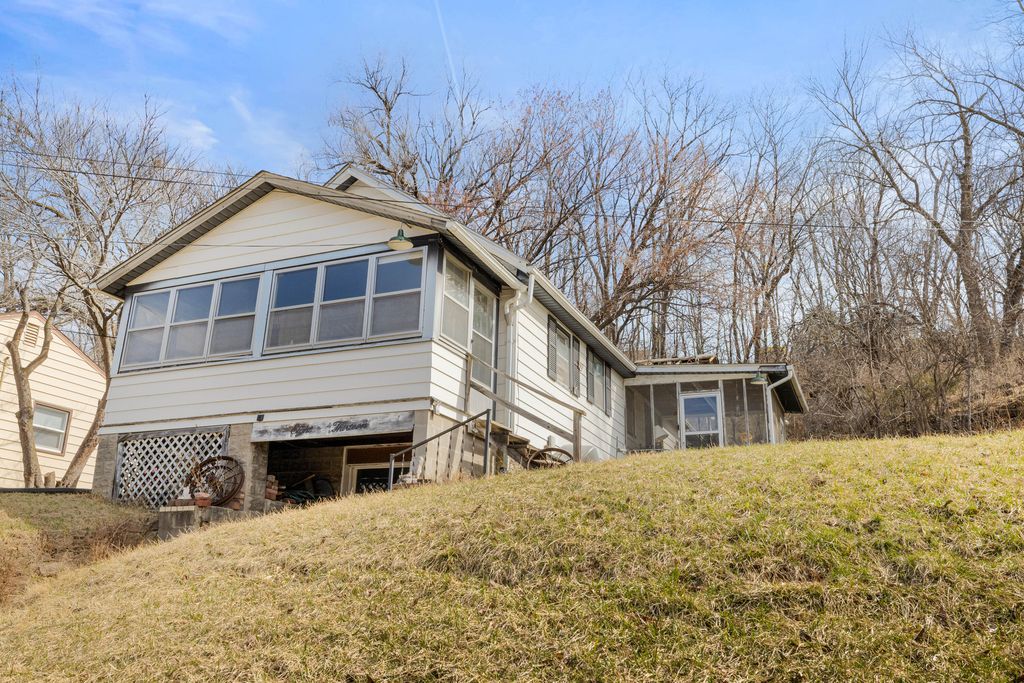 813 FILMORE Avenue, Council Bluffs, IA 51503