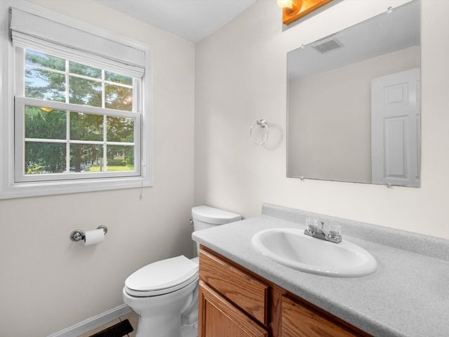 53 Lancaster Rd 10, Clinton, MA 01510