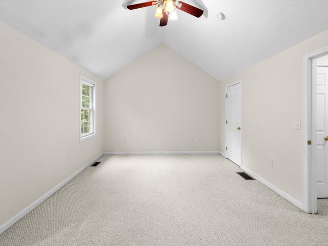 53 Lancaster Rd 10, Clinton, MA 01510