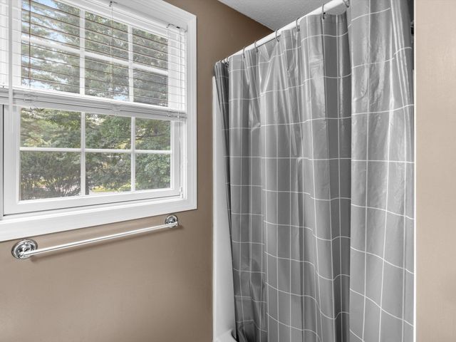 53 Lancaster Rd 10, Clinton, MA 01510