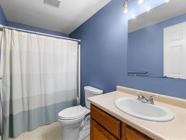 53 Lancaster Rd 10, Clinton, MA 01510