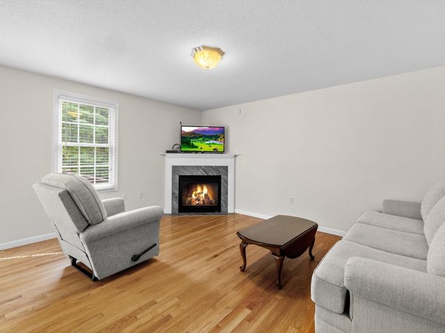 53 Lancaster Rd 10, Clinton, MA 01510
