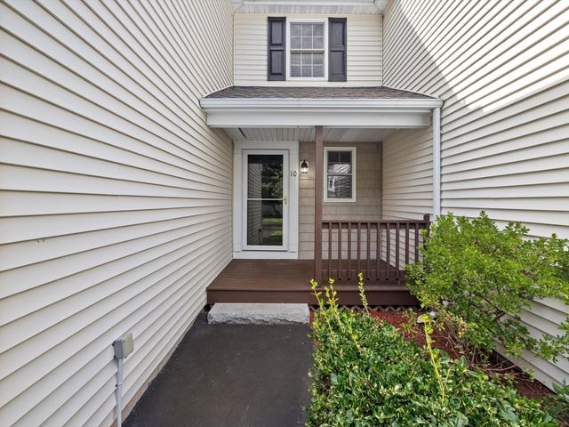 53 Lancaster Rd 10, Clinton, MA 01510