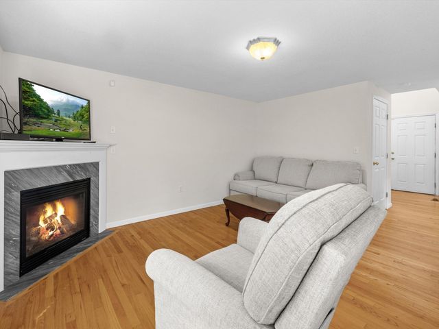 53 Lancaster Rd 10, Clinton, MA 01510