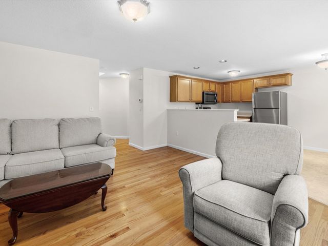 53 Lancaster Rd 10, Clinton, MA 01510