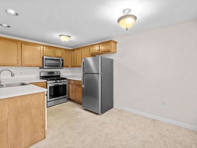 53 Lancaster Rd 10, Clinton, MA 01510