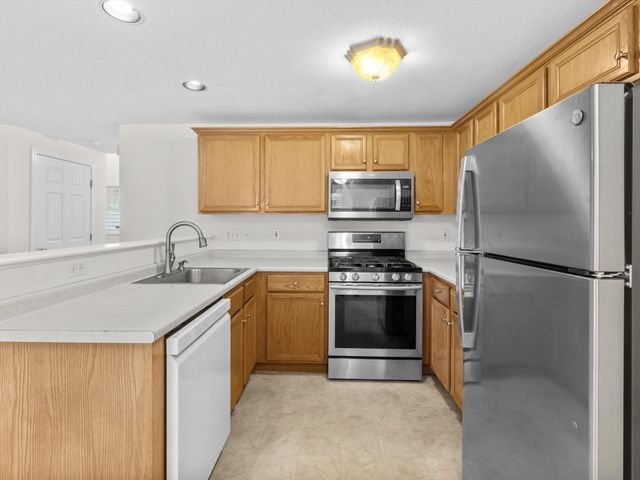 53 Lancaster Rd 10, Clinton, MA 01510