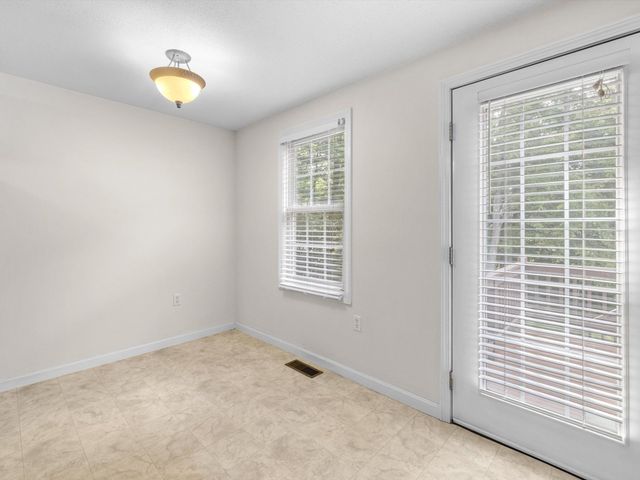 53 Lancaster Rd 10, Clinton, MA 01510