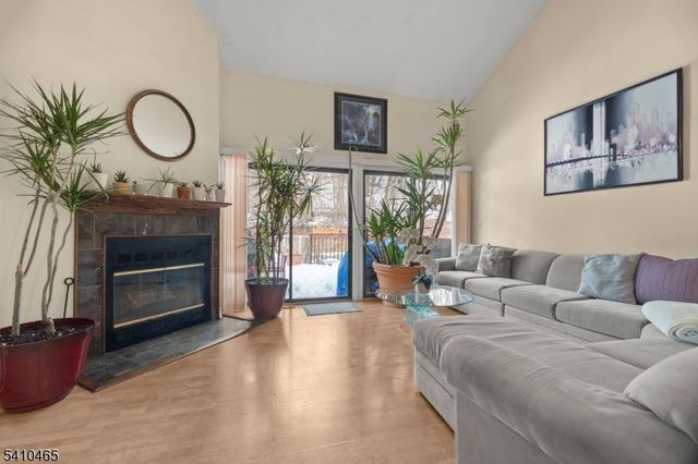 39 Oriole Ter, Hampton Twp., NJ 07860