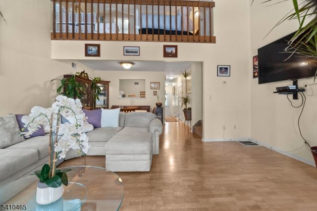 39 Oriole Ter, Hampton Twp., NJ 07860